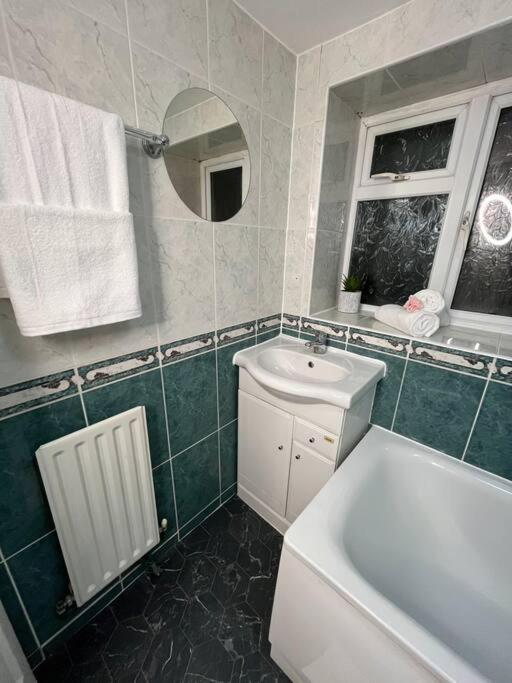 Modern With Stylish Terrace - Your London Oasis! Zewnętrze zdjęcie