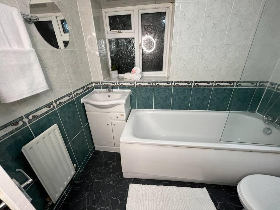 Modern With Stylish Terrace - Your London Oasis! Zewnętrze zdjęcie