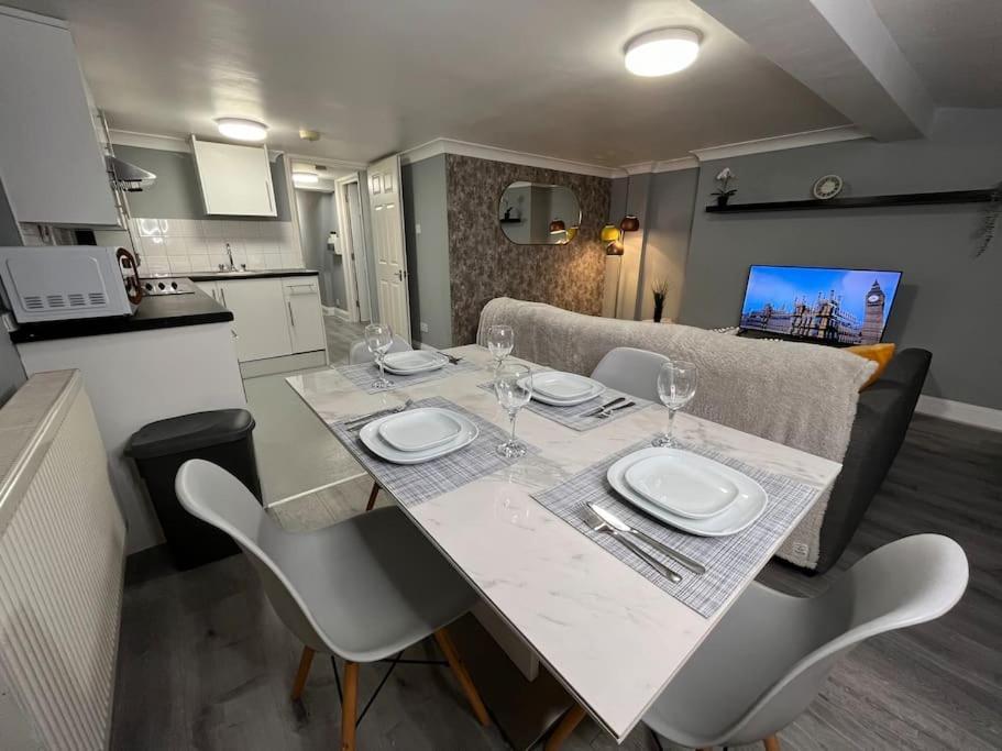 Modern With Stylish Terrace - Your London Oasis! Zewnętrze zdjęcie